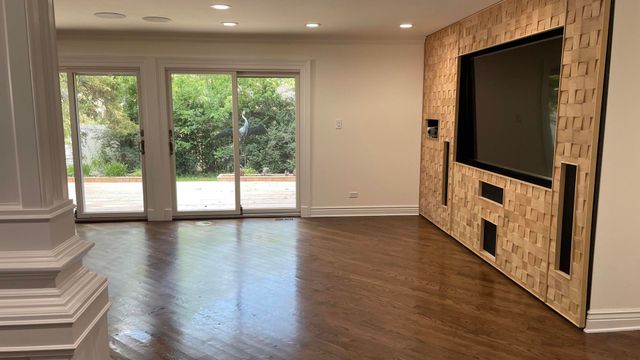 513 Laurel Street, Elk Grove Village, IL 60007