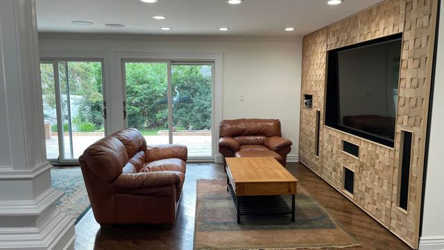 513 Laurel Street, Elk Grove Village, IL 60007