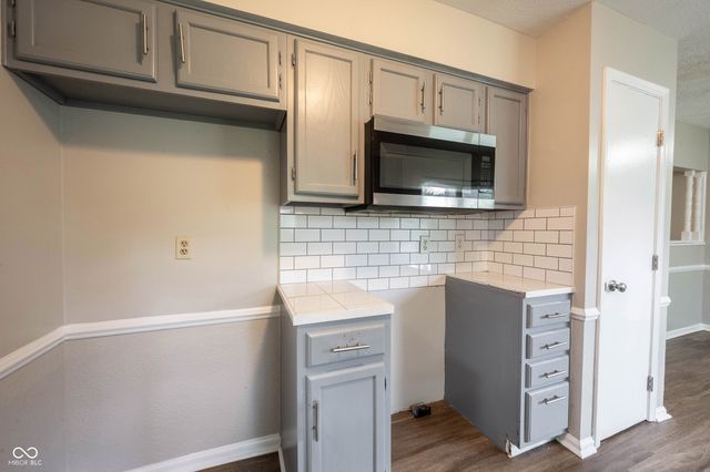 5703 E 17th Street, Indianapolis, IN 46218