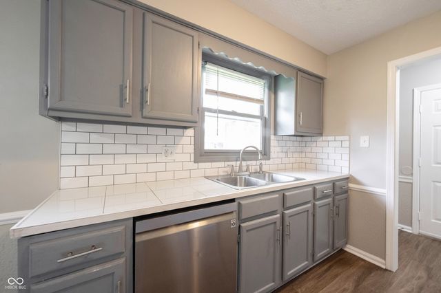 5703 E 17th Street, Indianapolis, IN 46218