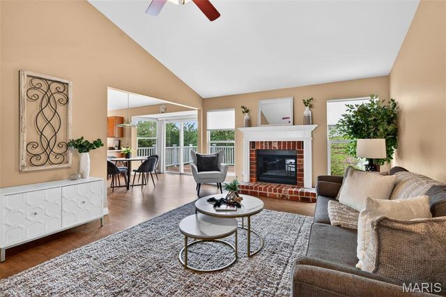 5606 Paris Court, St Louis, MO 63129
