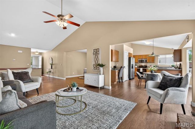 5606 Paris Court, St Louis, MO 63129