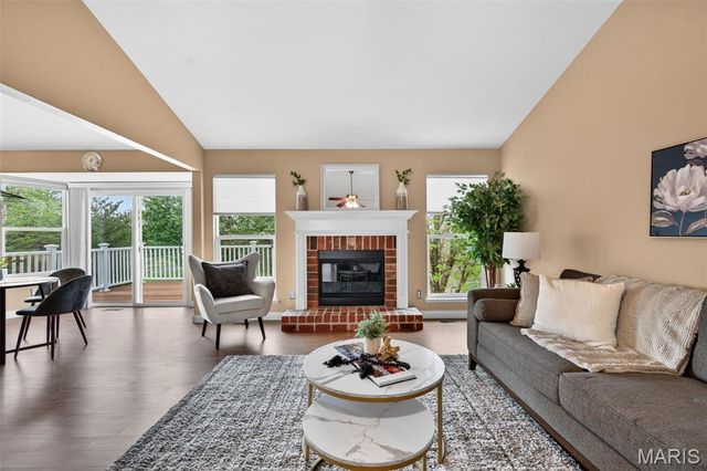 5606 Paris Court, St Louis, MO 63129
