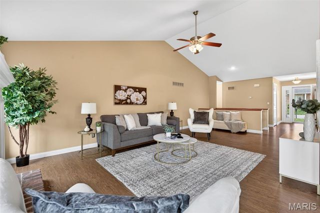 5606 Paris Court, St Louis, MO 63129
