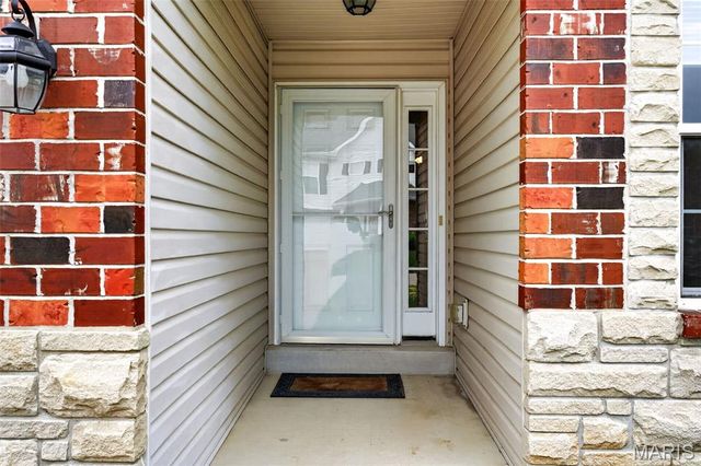 5606 Paris Court, St Louis, MO 63129