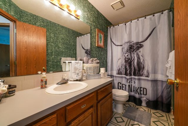 1214 McCaskey Dr, Rose Hill, KS 67133