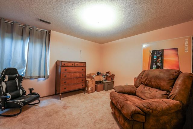 1214 McCaskey Dr, Rose Hill, KS 67133