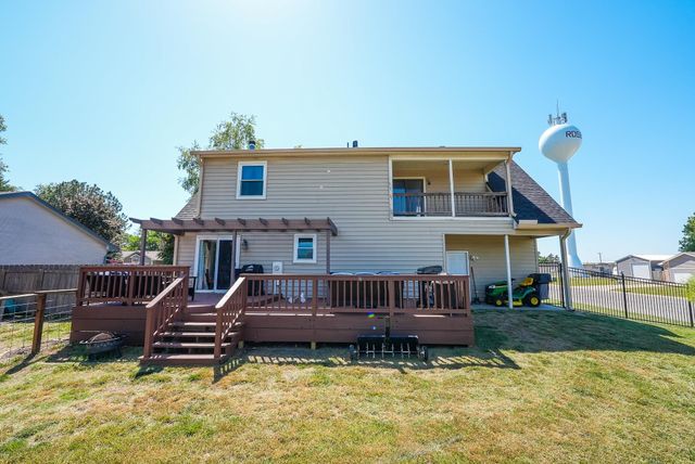 1214 McCaskey Dr, Rose Hill, KS 67133
