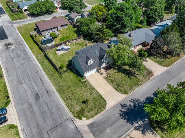 1214 McCaskey Dr, Rose Hill, KS 67133