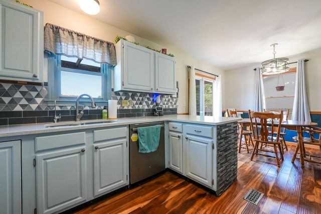 1214 McCaskey Dr, Rose Hill, KS 67133