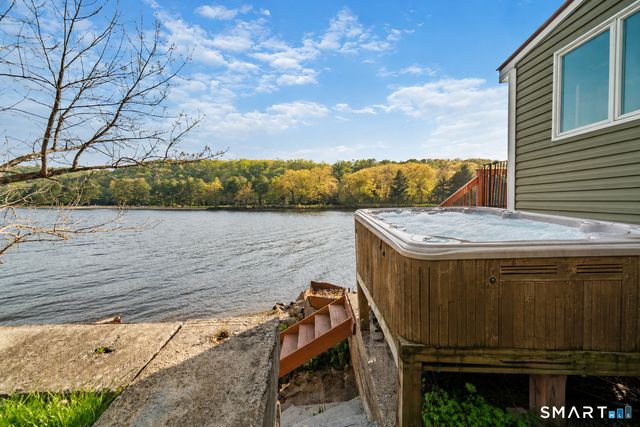 3 Roosevelt Drive, Seymour, CT 06483