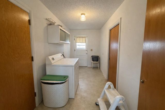 501 W 1st Street, Hale Center, TX 79041