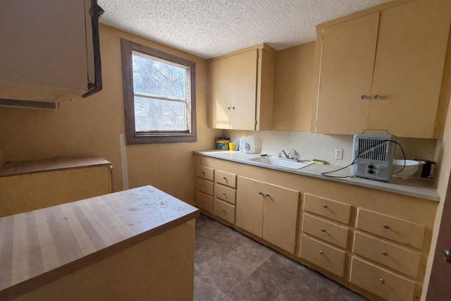 501 W 1st Street, Hale Center, TX 79041