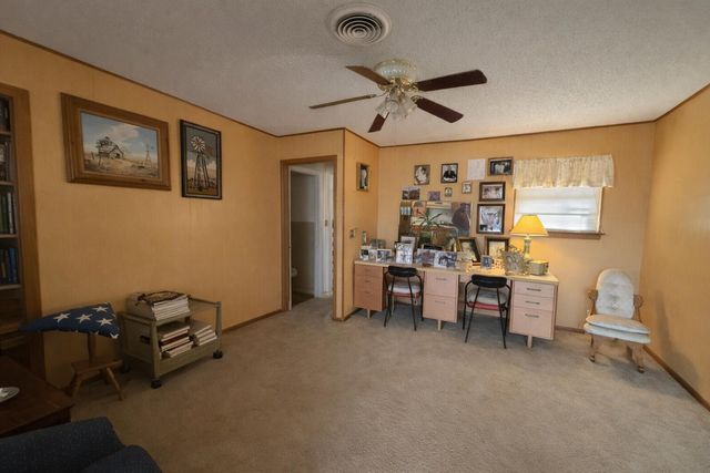 501 W 1st Street, Hale Center, TX 79041