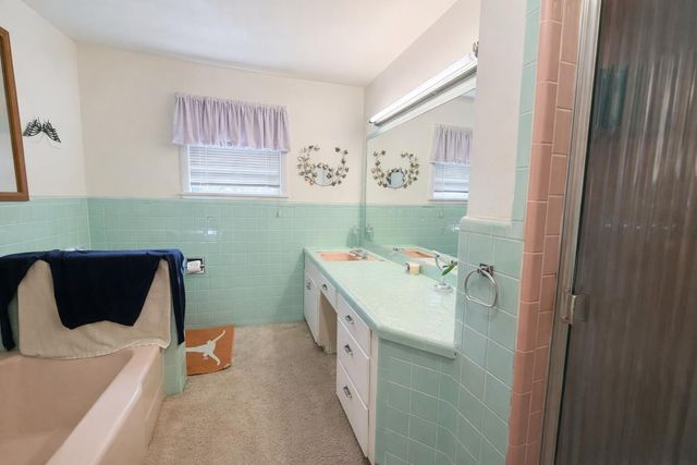 501 W 1st Street, Hale Center, TX 79041