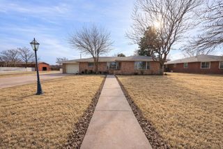 501 W 1st Street, Hale Center, TX 79041