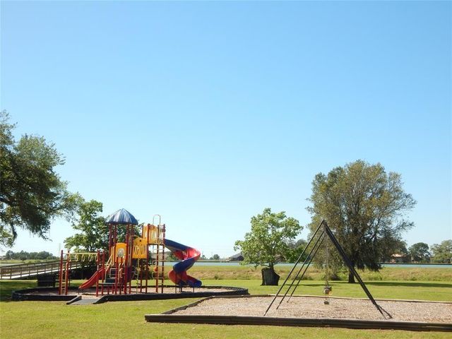 1793 Apache, Angleton, TX 77515