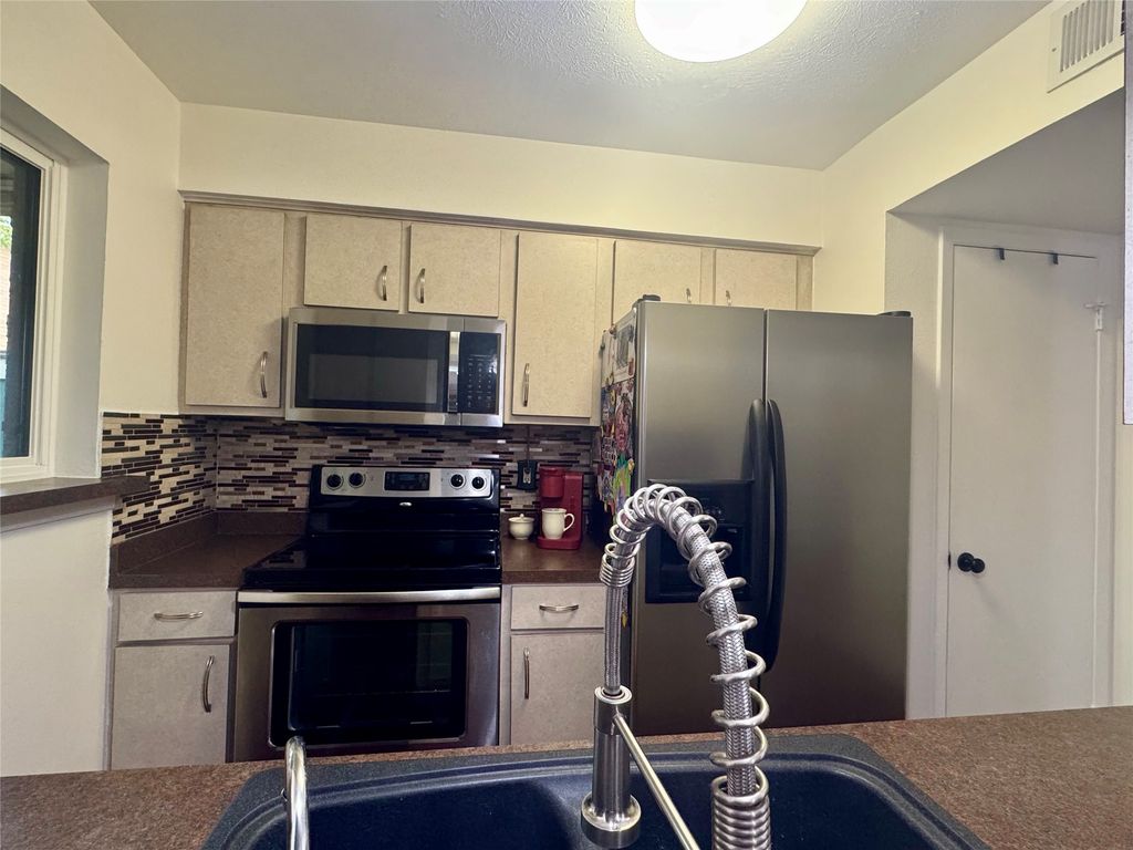 2805 Rio Branco Street 105G, Farmers Branch, TX 75234 — photo 4