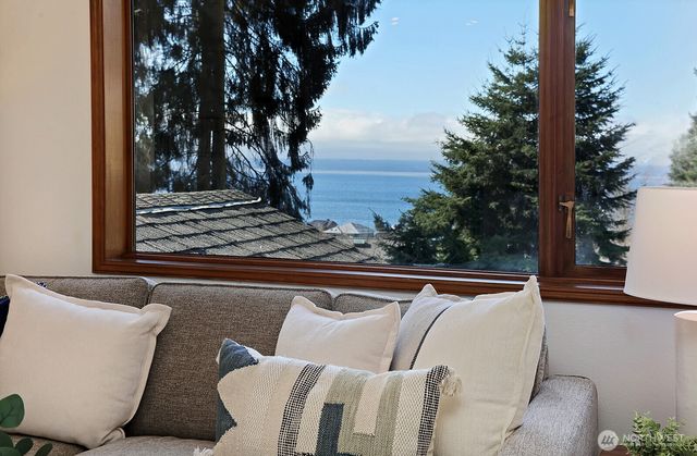 5947 Sundown Lane, Freeland, WA 98249