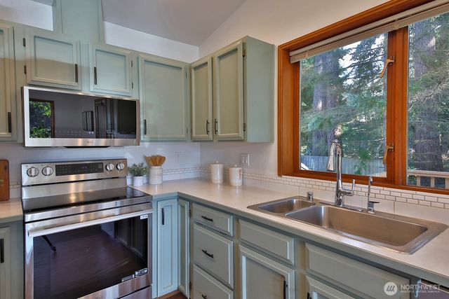 5947 Sundown Lane, Freeland, WA 98249