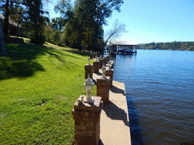 3073 EAST LAKE DR., Gladewater, TX 75647
