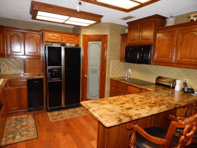 3073 EAST LAKE DR., Gladewater, TX 75647