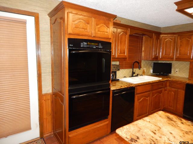 3073 EAST LAKE DR., Gladewater, TX 75647