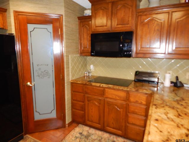 3073 EAST LAKE DR., Gladewater, TX 75647