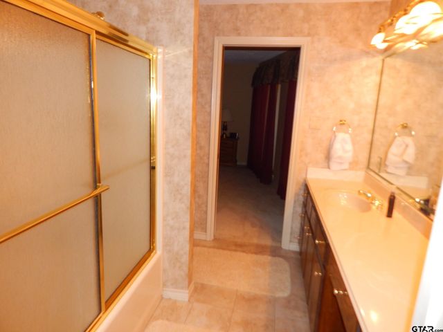 3073 EAST LAKE DR., Gladewater, TX 75647