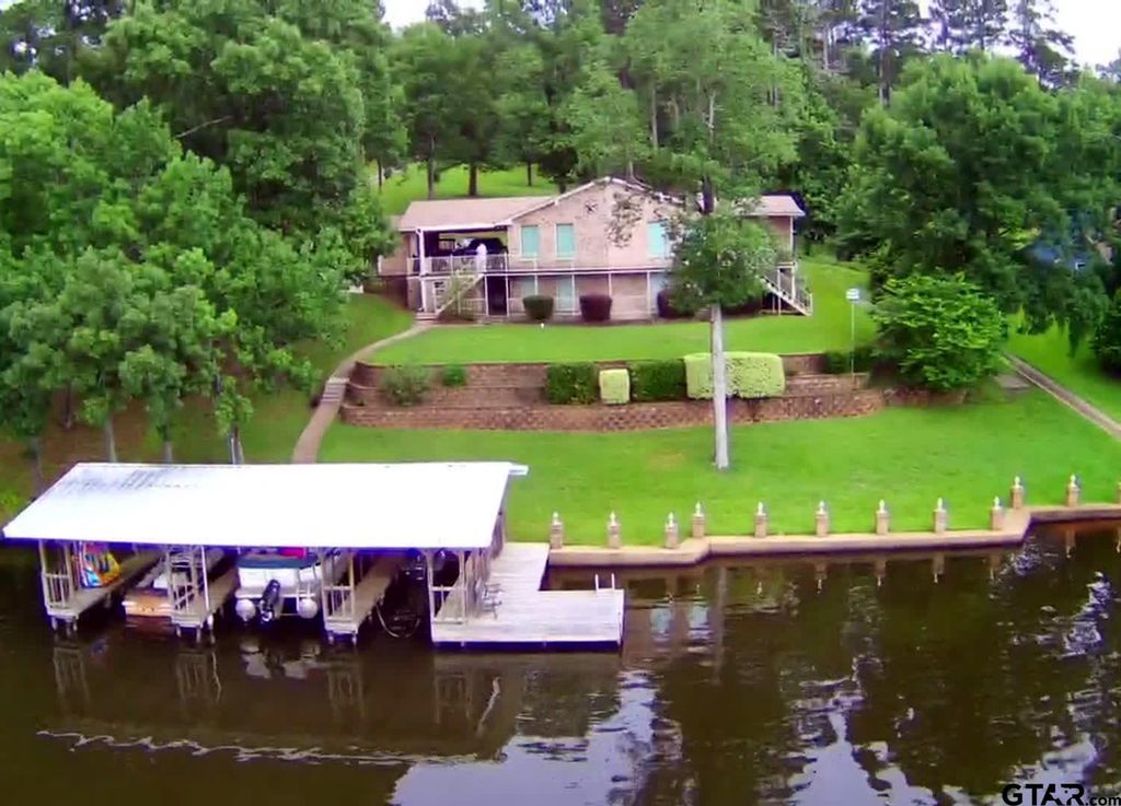 3073 EAST LAKE DR., Gladewater, TX 75647