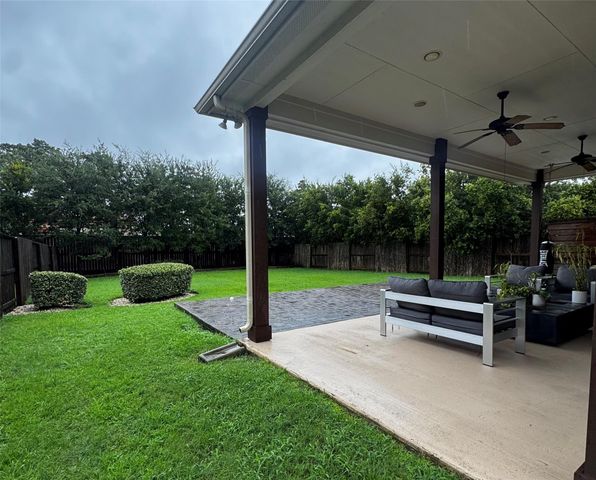 8915 Leaning Hollow Lane, Spring, TX 77379