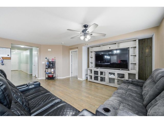 908 Stagecoach Ave, Lochbuie, CO 80603