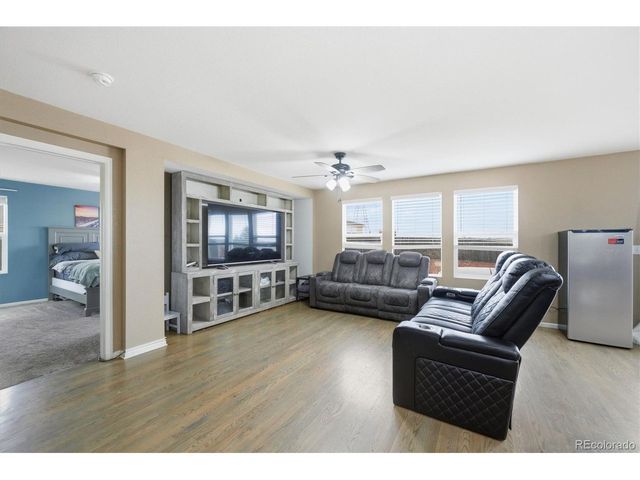 908 Stagecoach Ave, Lochbuie, CO 80603