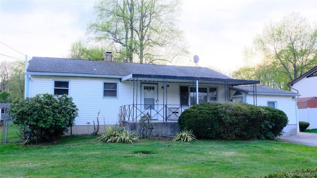 103 Deer Lane, Hopewell Junction, NY 12533