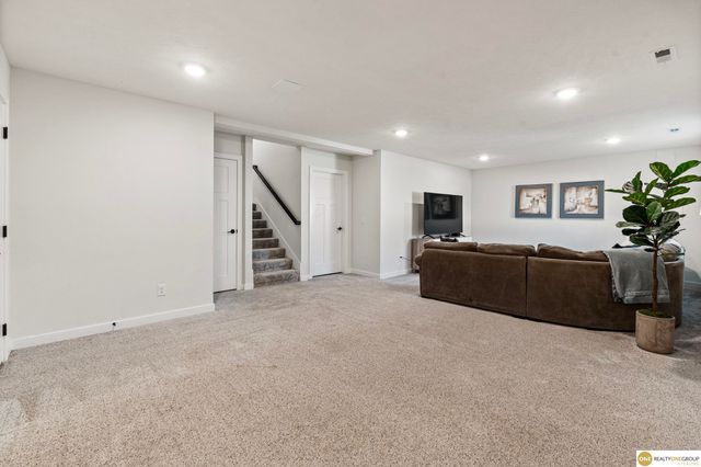 17194 Whitmore Street, Bennington, NE 68007