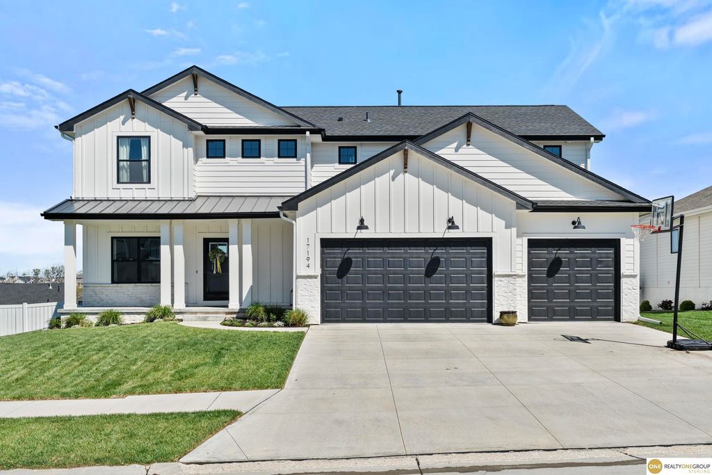 17194 Whitmore Street, Bennington, NE 68007