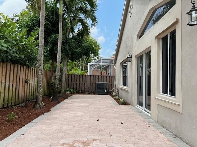 10110 NW 5th Street, Plantation, FL 33324