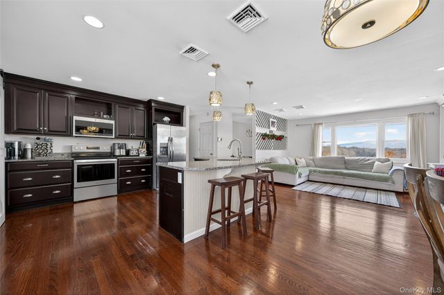 1076 Hoagerburgh Road, Wallkill, NY 12589