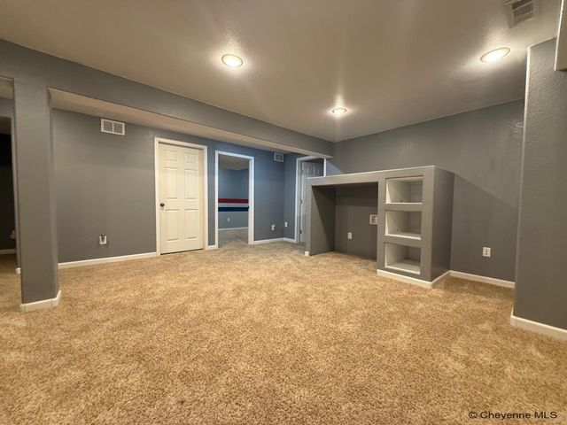 1720 MAROON DR, Cheyenne, WY 82001