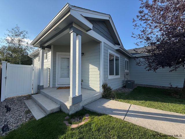 1720 MAROON DR, Cheyenne, WY 82001