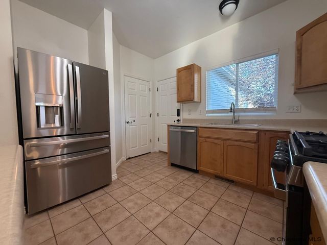 1720 MAROON DR, Cheyenne, WY 82001