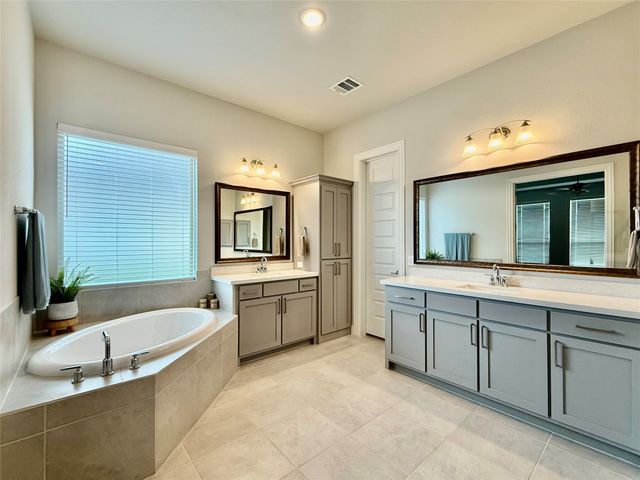 902 Lannister Street, Mansfield, TX 76063