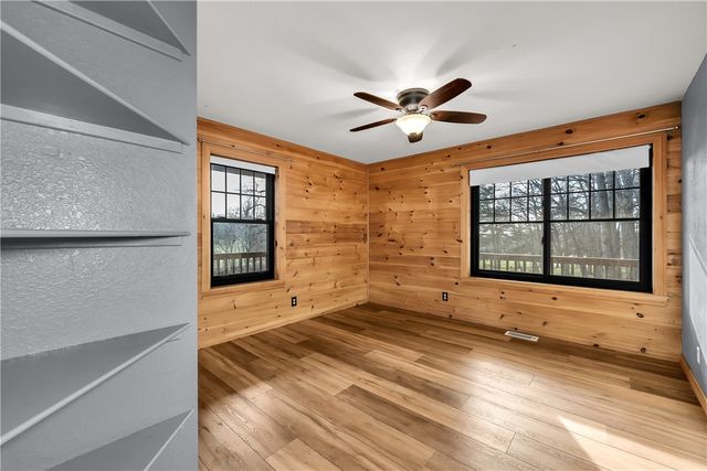 12825 E Wallin Mountain Road, West Fork, AR 72774