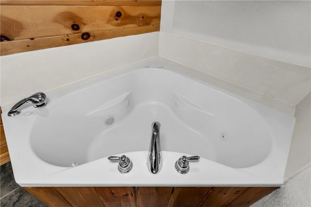 12825 E Wallin Mountain Road, West Fork, AR 72774