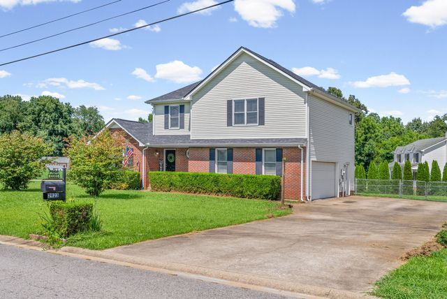 2923 Heatherfield Dr, Woodlawn, TN 37191