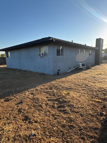 579 S Villa Street, Porterville, CA 93257