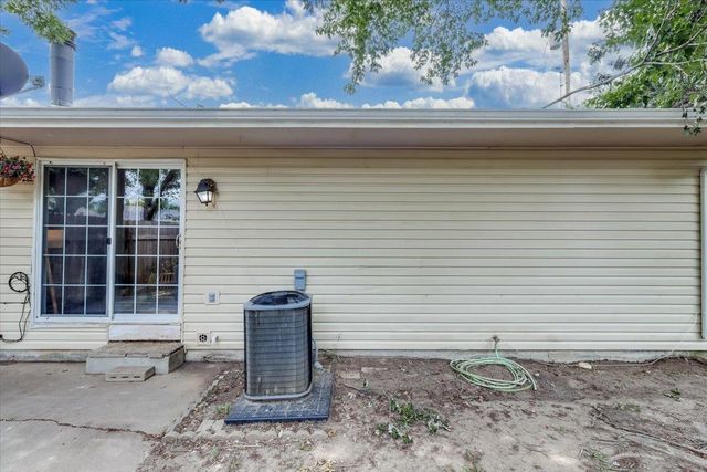 212 E Rosewood St, Rose Hill, KS 67133