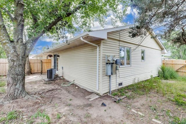 212 E Rosewood St, Rose Hill, KS 67133