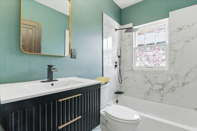 306 Oak Crest Street, Waukegan, IL 60085