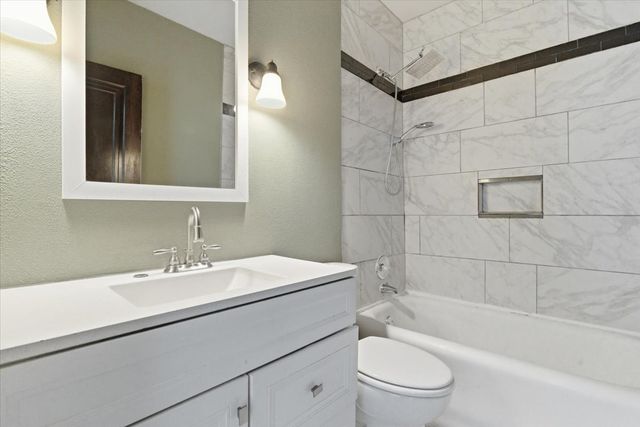 306 Oak Crest Street, Waukegan, IL 60085